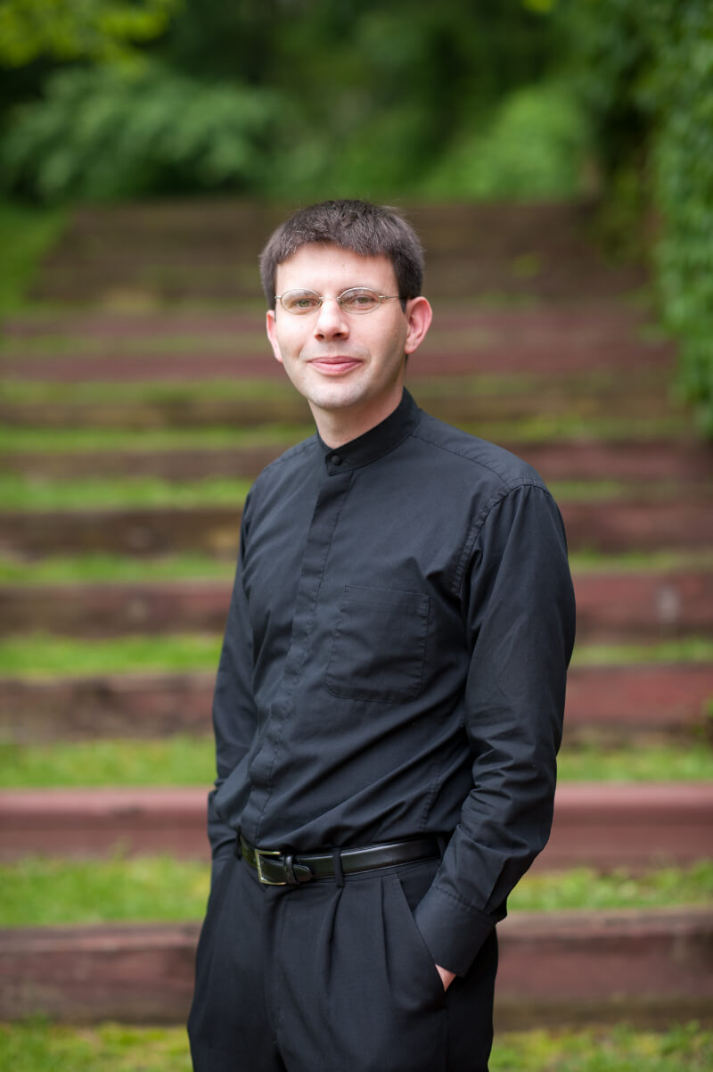 Cellist Adam Carter